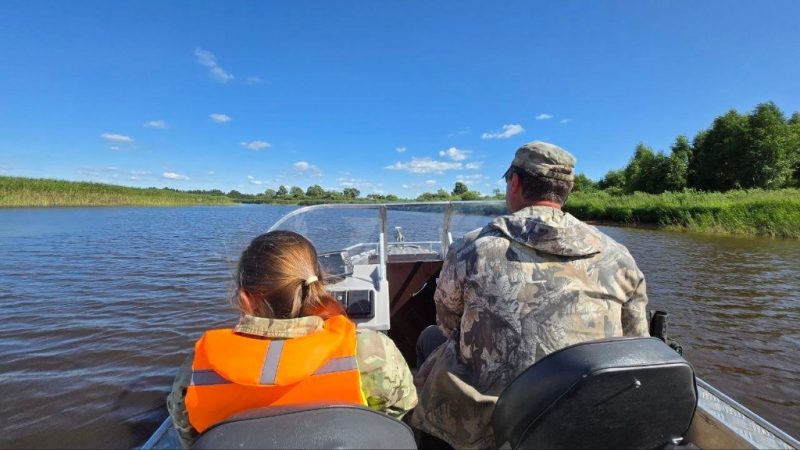 Вид вперёд с моторной лодки по Яузе у Власьево